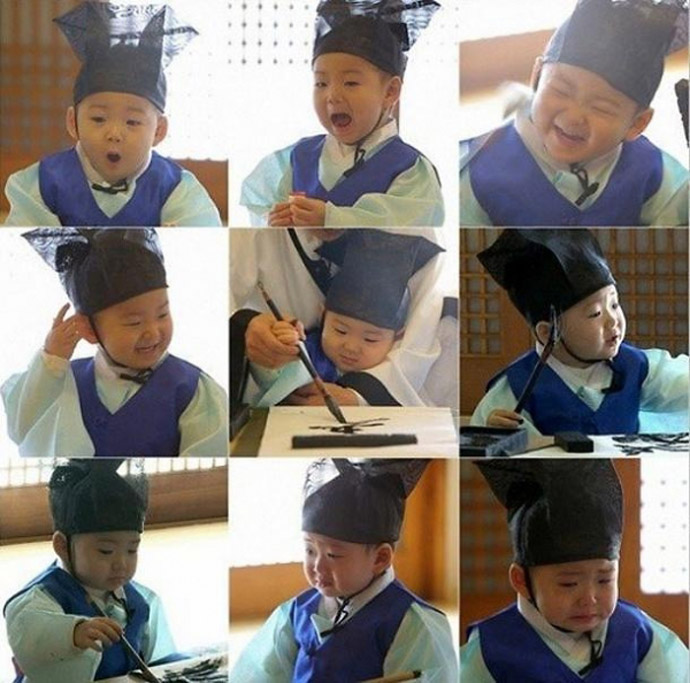 Song triplet tampil imut dengan kostum pelajar Korea